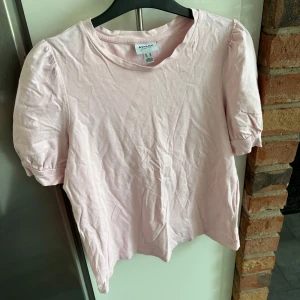 Fin t-shirt med puffiga ärmar💕 - Använd 3 gånger, fint skick💕