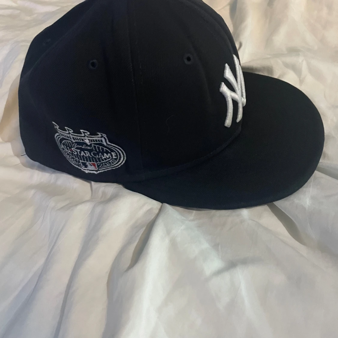 Fitted keps i färgen marinblå - 92