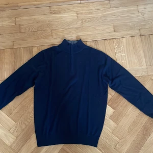 Kashmir half zip - Säljer denna asfeta half zipen som jag köpte i italien