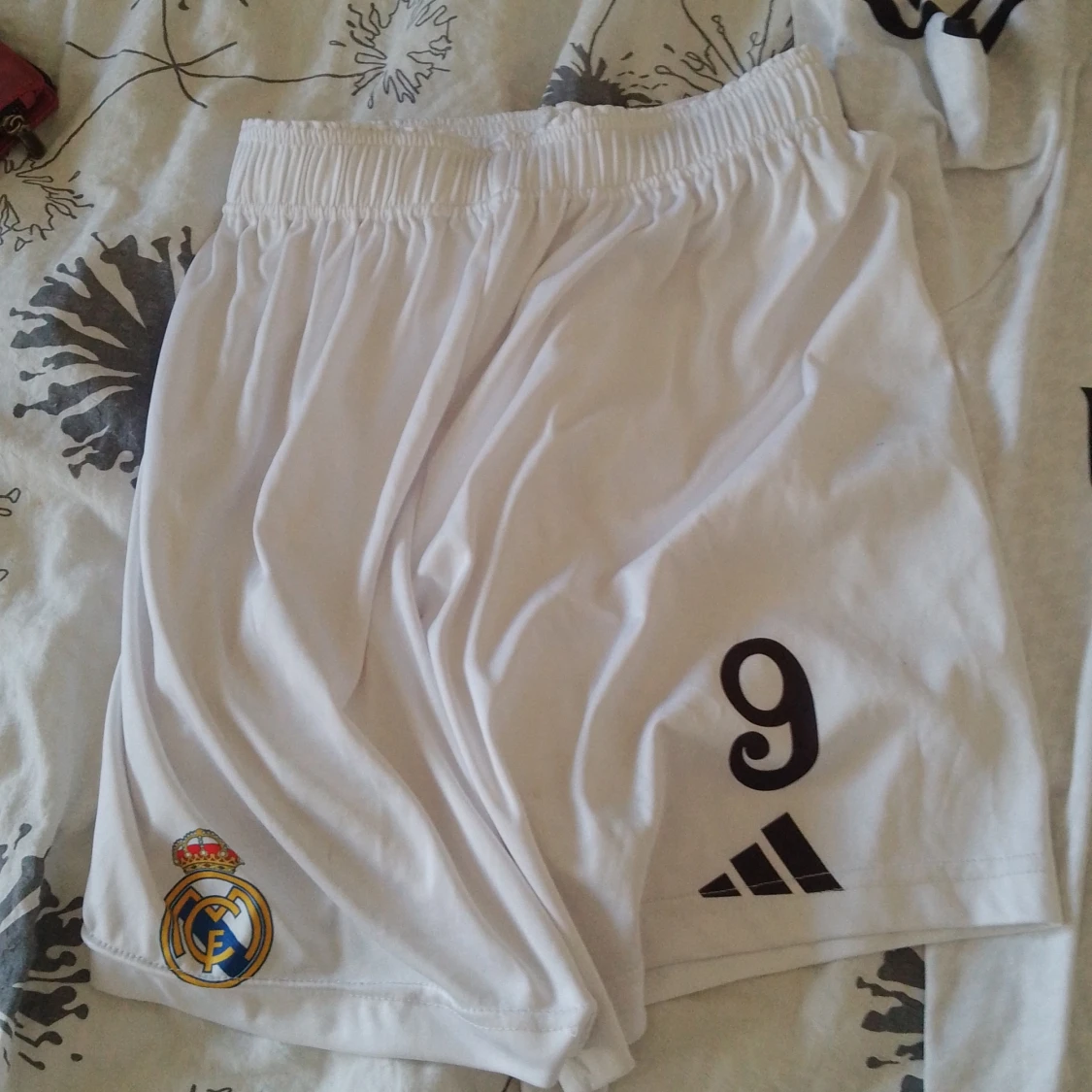 Real madrid tröja och shorts - 90