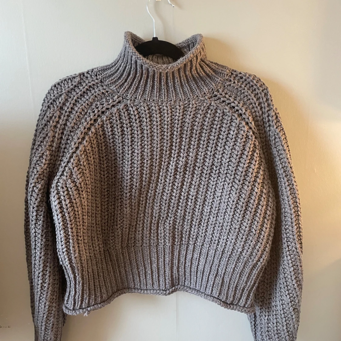 Croppad stickad tröja