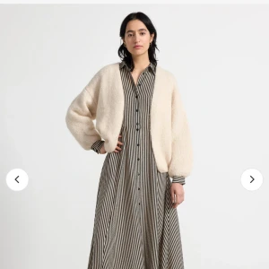 Kofta från Lindex  - Säljer denna slutsålda kofta från Lindex