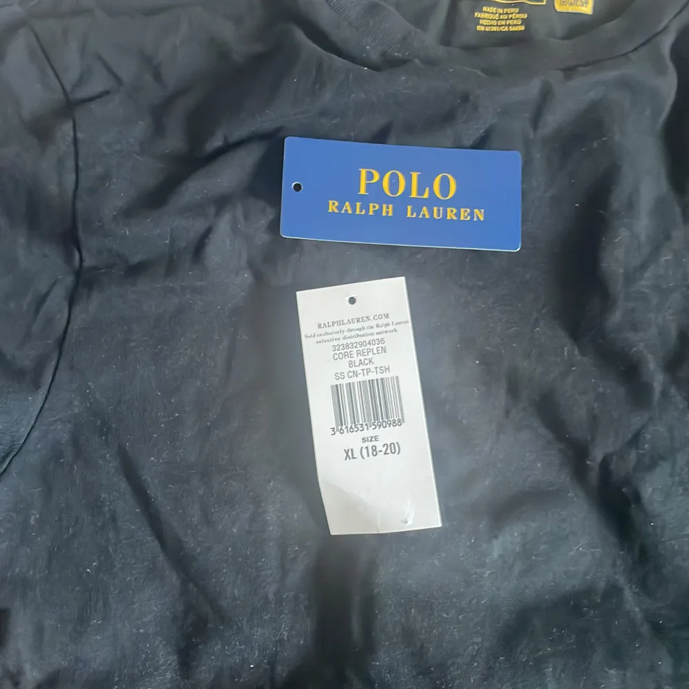 Tjena säljer nu denna fina Ralph lauren T-shirten eftersom den ej kommer till användning. Ny pris 699 kr mitt pris 300. T-shirts.