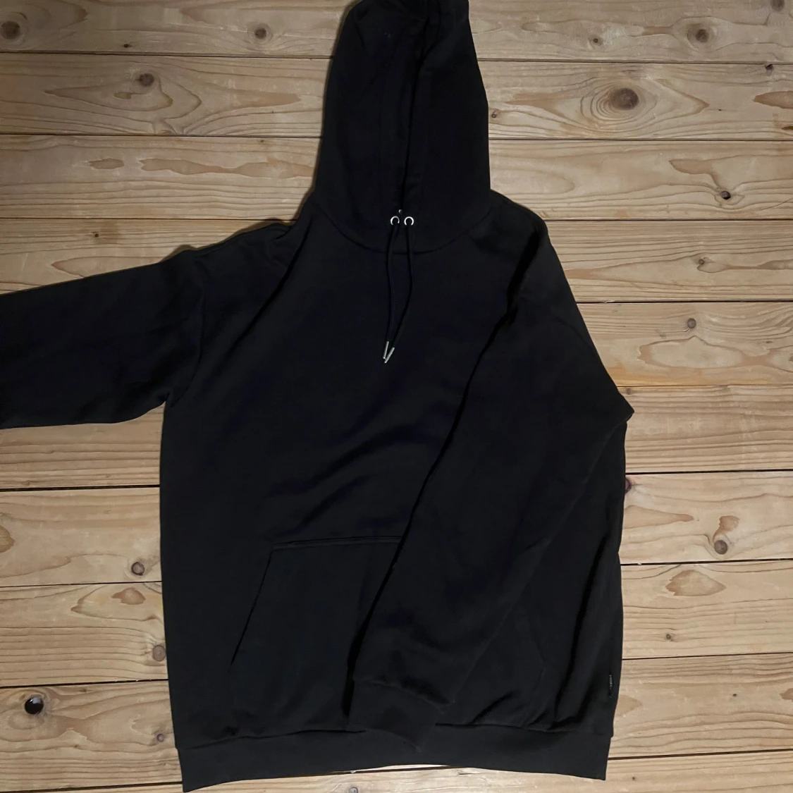 Svart hoodie från YOURTURN