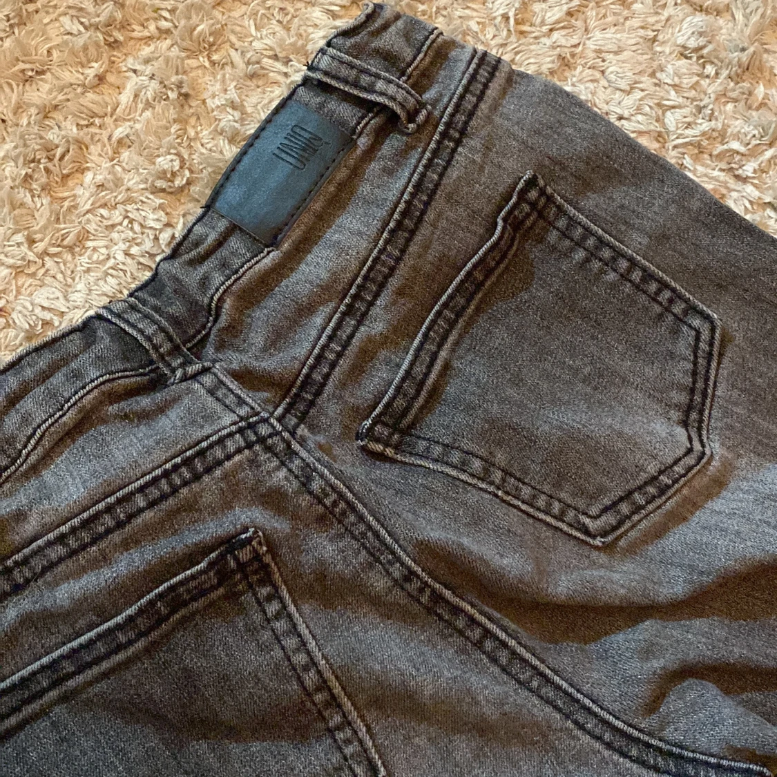 Grå bootcut jeans från UNIQ Denim Wear - 92
