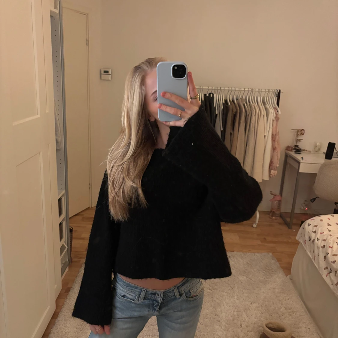 Svart stickad tröja