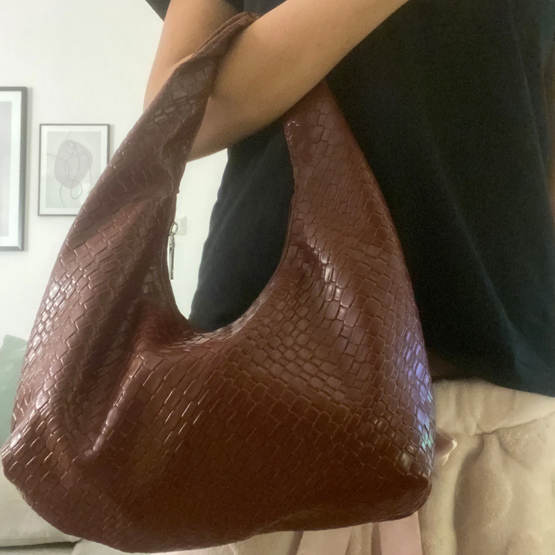 Vinröd axelväska i syntet - 90