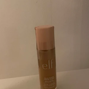 Elf Halo Glow Liquid  - Säljer en elf Halo Glow på grund av att jag fick dubbletter i julklapp. Färgen är 2 fair/light🩷