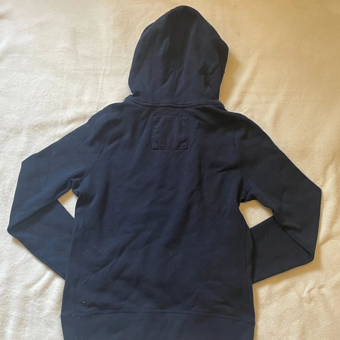 Mörkblå hoodie från Abercrombie & Fitch - 90