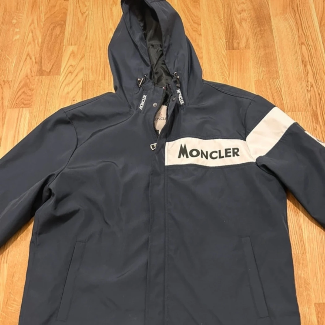 Moncler jacka - 90