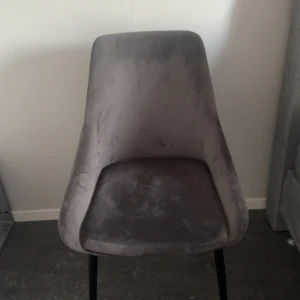 Sminkstol  - Fläckar på ena sidan 