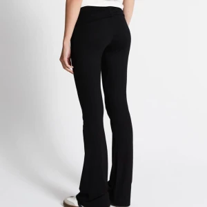 Svarta yoga pants  - säljer de här svarta yoga pantsen som är för stora för mig där bak, storlek XXS och passar XS och S
