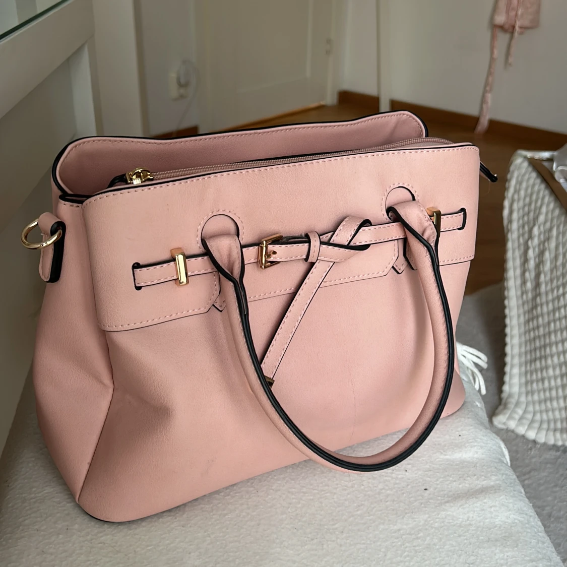 Rosa handväska med leoparddetalj - 91