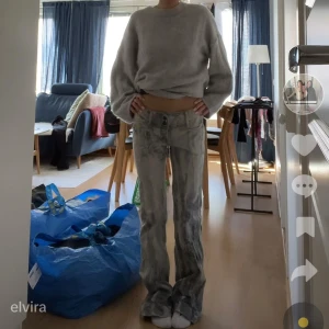 Lågmidjade bootcutjeans!! - Sjukt snygga men kommer ej till användning, kom privat för mått och tveka ej på att fråga om du har en fråga eller fundering!❤️