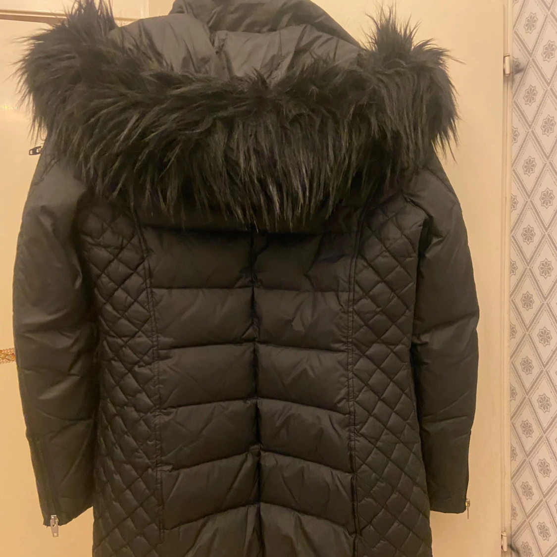 ROCKANDBLUE svart dunjacka med fuskpäls - 91