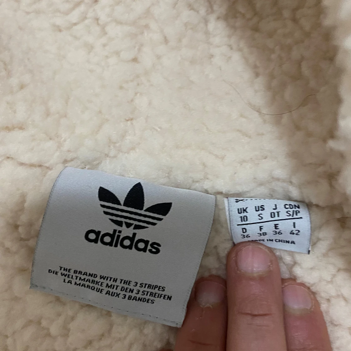Beige teddyjacka från Adidas - 90
