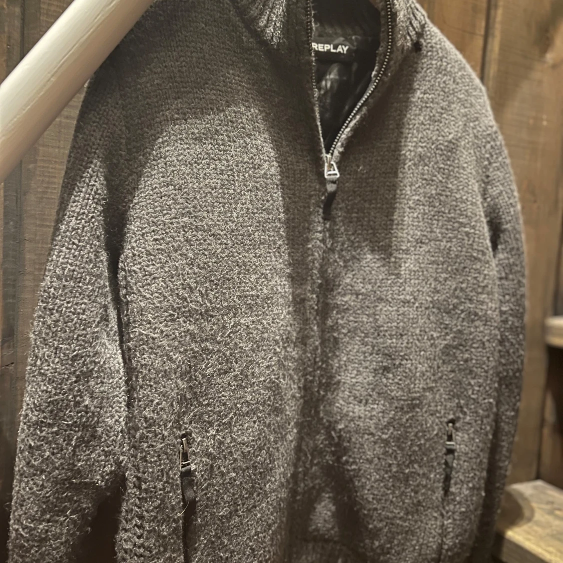 Grå stickad jacka från Replay - 90