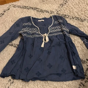 Odd molly blus - Super fin oddolly blus köpt på sellpy för 400 men aldrig använd 