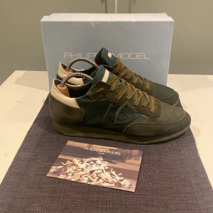 Philippe Model trainers - Skick 8/10  Normala i storleken  Box och kort ingår