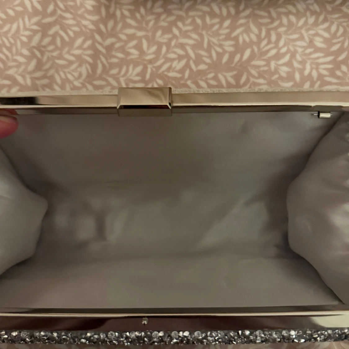 Glittrig kuvertväska - 1