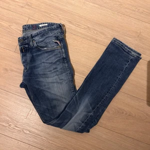Replay jeans - Ett par stilrena och välskötta replay jeans || storlek W31 || skick 9/10 || perfekt till en simpel men ändå fet outfit || bästa pris för replay jeans i så bra skick 