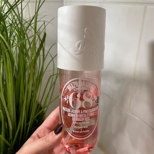 Sol de Janeiro Brazilian Crush Cheirosa 68 - Syns kankse inte på bild men det är 240 ml flaska. Se bild 2, så mycket är kvar. 