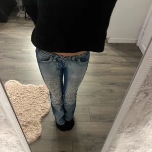 INTRESSEKOLL!! - tänkte göra en intressekoll på dessa skit snygga jeans då de inte kommer till användning! 