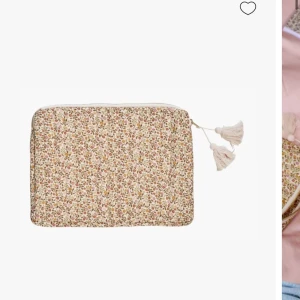 Gulligt datorfodral!🌸 - Säljer detta sjukt gulliga datorfodral ifrån Hemtex 💕 använt fåtal gånger🙏🏻🥰 finns det kvar är det bara att trycka på köp!!