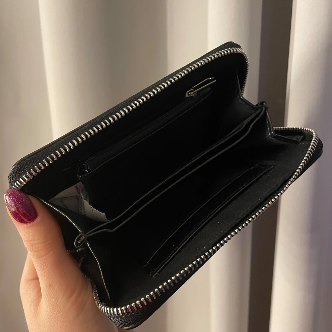 Svart plånbok med dragkedja - 91