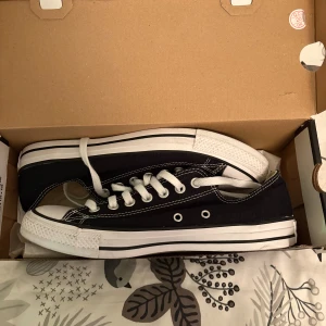 Converse all star sneakers - Converse all star sneakers. Säljer för dom är för små. Köpt på JD sports för 750kr. 