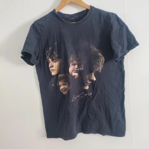 Lewis Capaldi t-shirt - Säljer en svart t-shirt merch av Lewis Capaldi, köpt på hans konsert 2019.