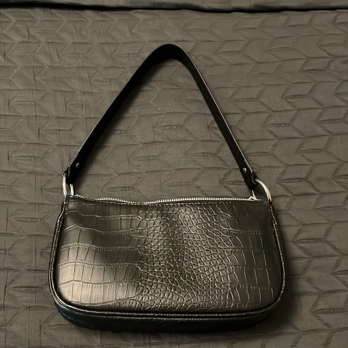 Svart axelväska från H&M Divided