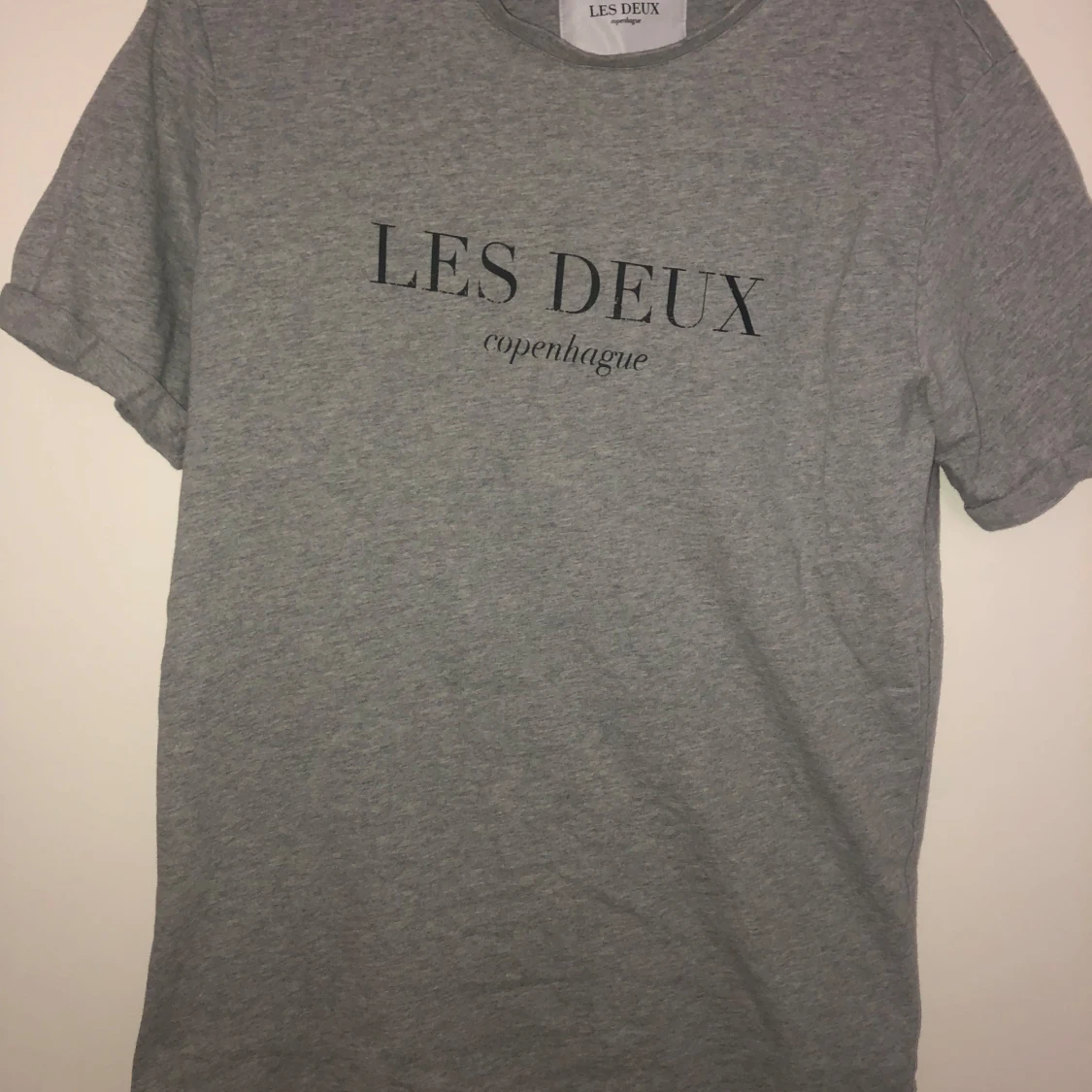Grå t-shirt från Les Deux