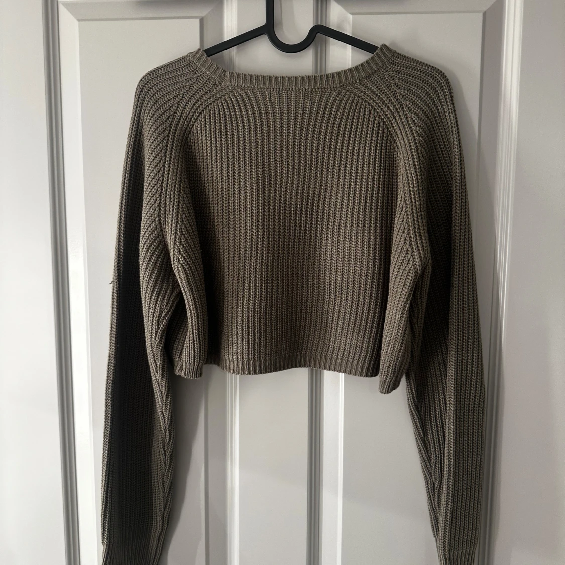 Grå/brun stickad croppad tröja - 2