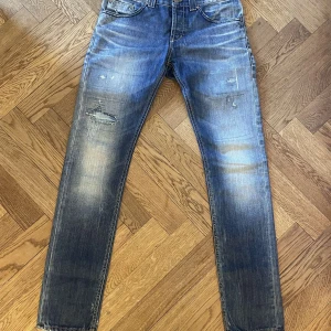 Dondup  jeans - Riktigt snygga unika dondup  jeans i storlek 31 waist. Riktigt feta slitnignar hör av er för det minsta