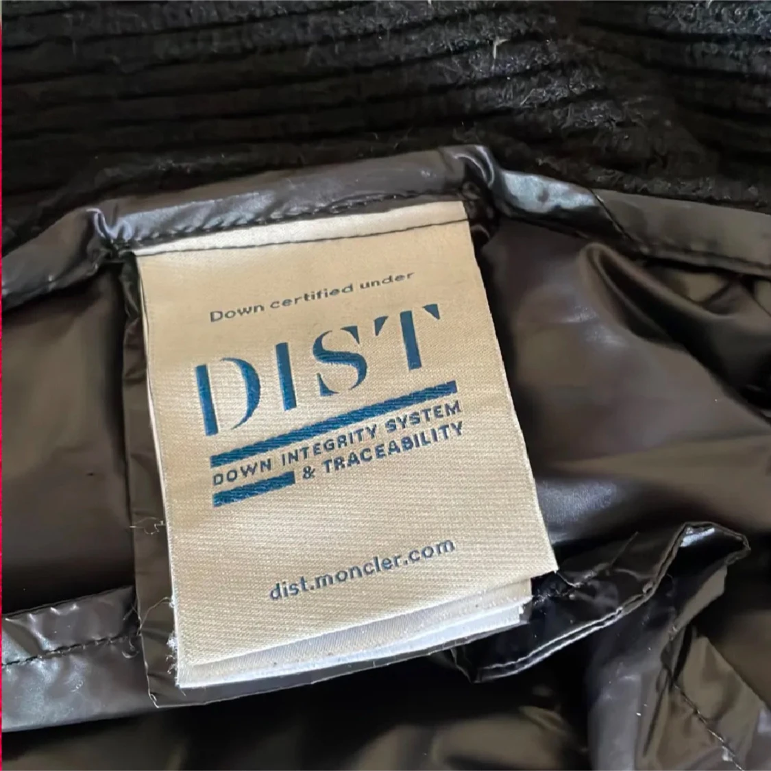Svart pufferjacka från Moncler - 3