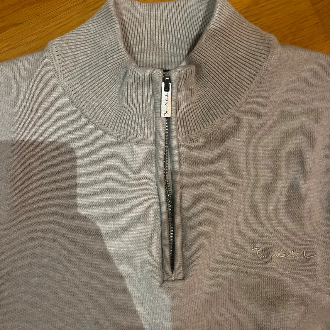 Beige tröja med dragkedja från Bondelid - 1