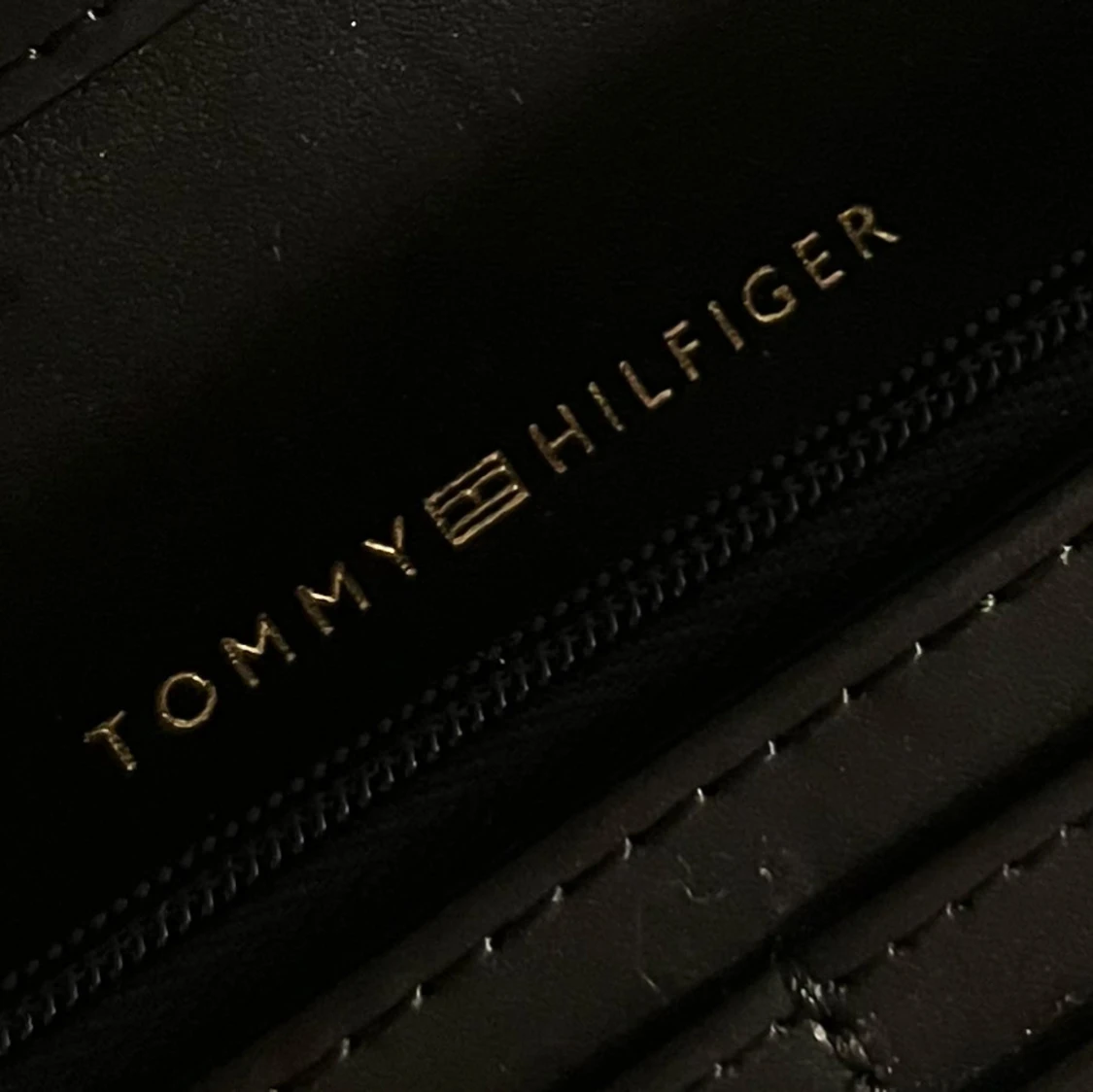 tommy hilfiger väska - 2