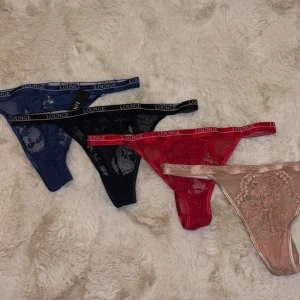 Lounge trosor🙌🏼 - Säljer 4 jättefina trosor från lounge. Alla är oansvända men har tagit bort lapparna från 2 av dom. Storlek M men små i storleken. Nypris för alla är 840🩷