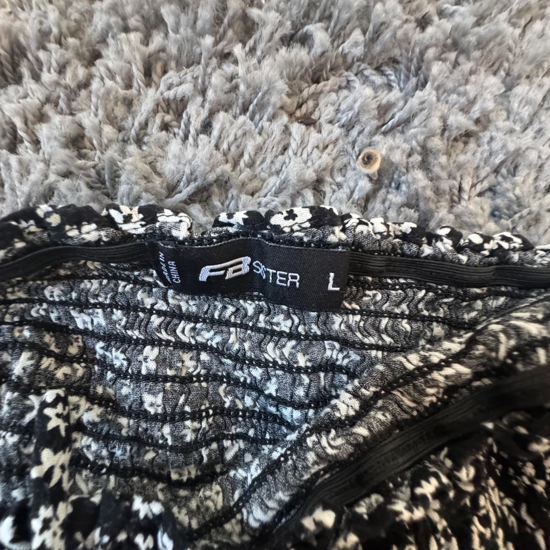 Svart blommig klänning från Sister - 2