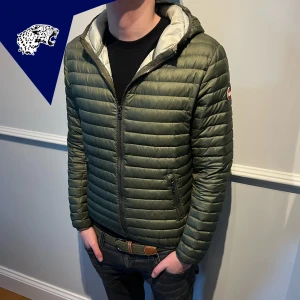 COLMAR DUNJACKA - Snygg dunjacka från Colmar  | Skick: 9/10 | Strl: 14 ( Passar XS) | Modellen är 180cm lång | Hör av dig vid frågor eller funderingar!