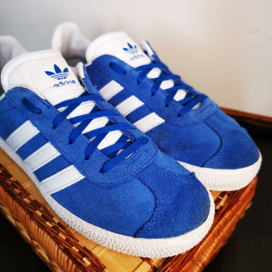 Blå Adidas Gazelle sneakers