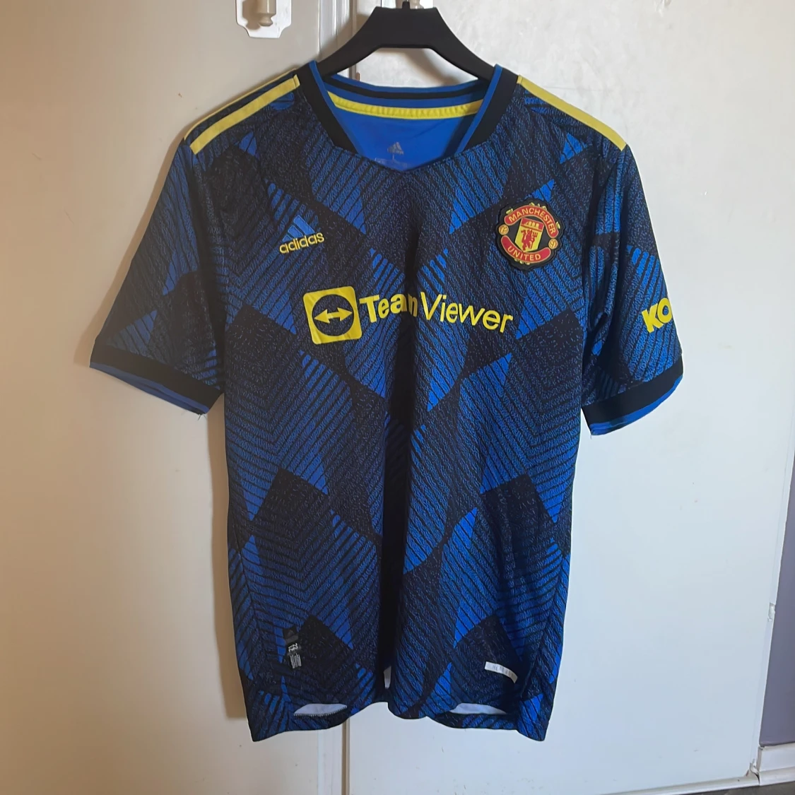 Blå Manchester United fotbollströja från Adidas