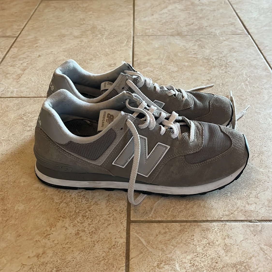 Grå sneakers från New Balance