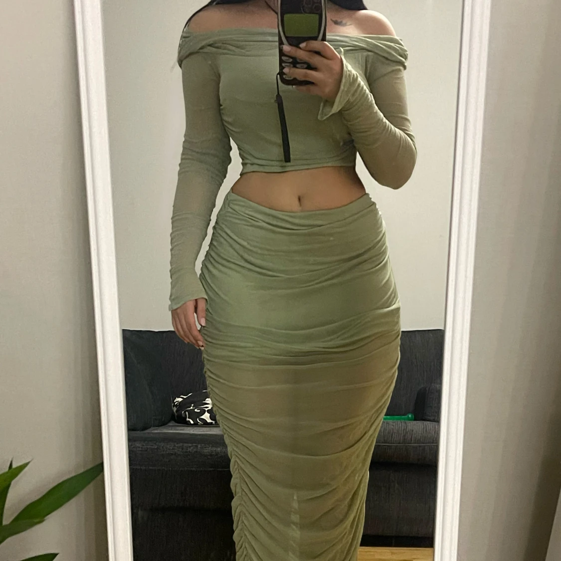 Grön offshoulder klänning