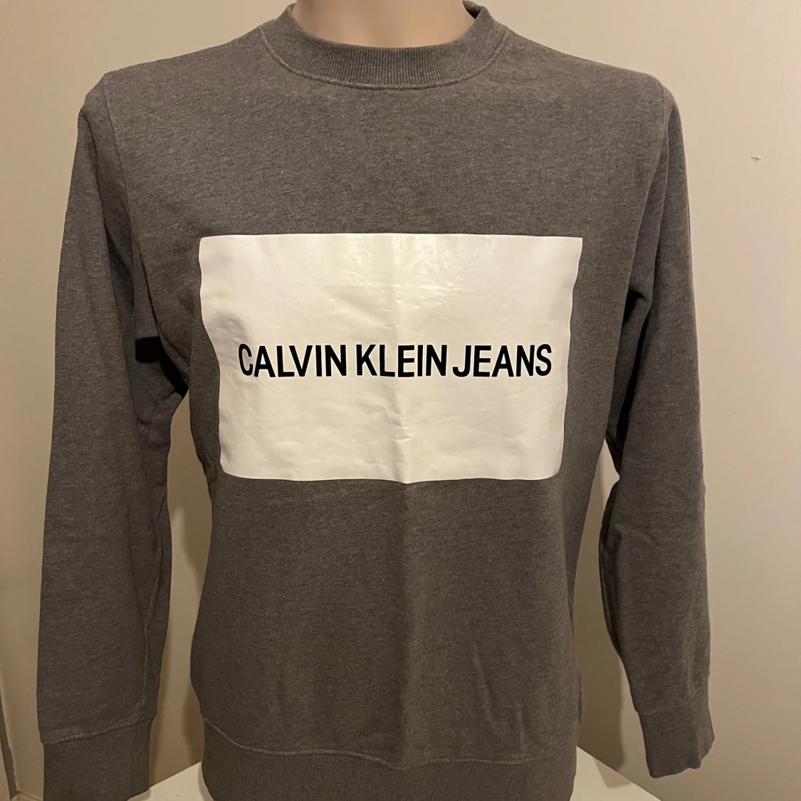 Grå sweatshirt från Calvin Klein Jeans
