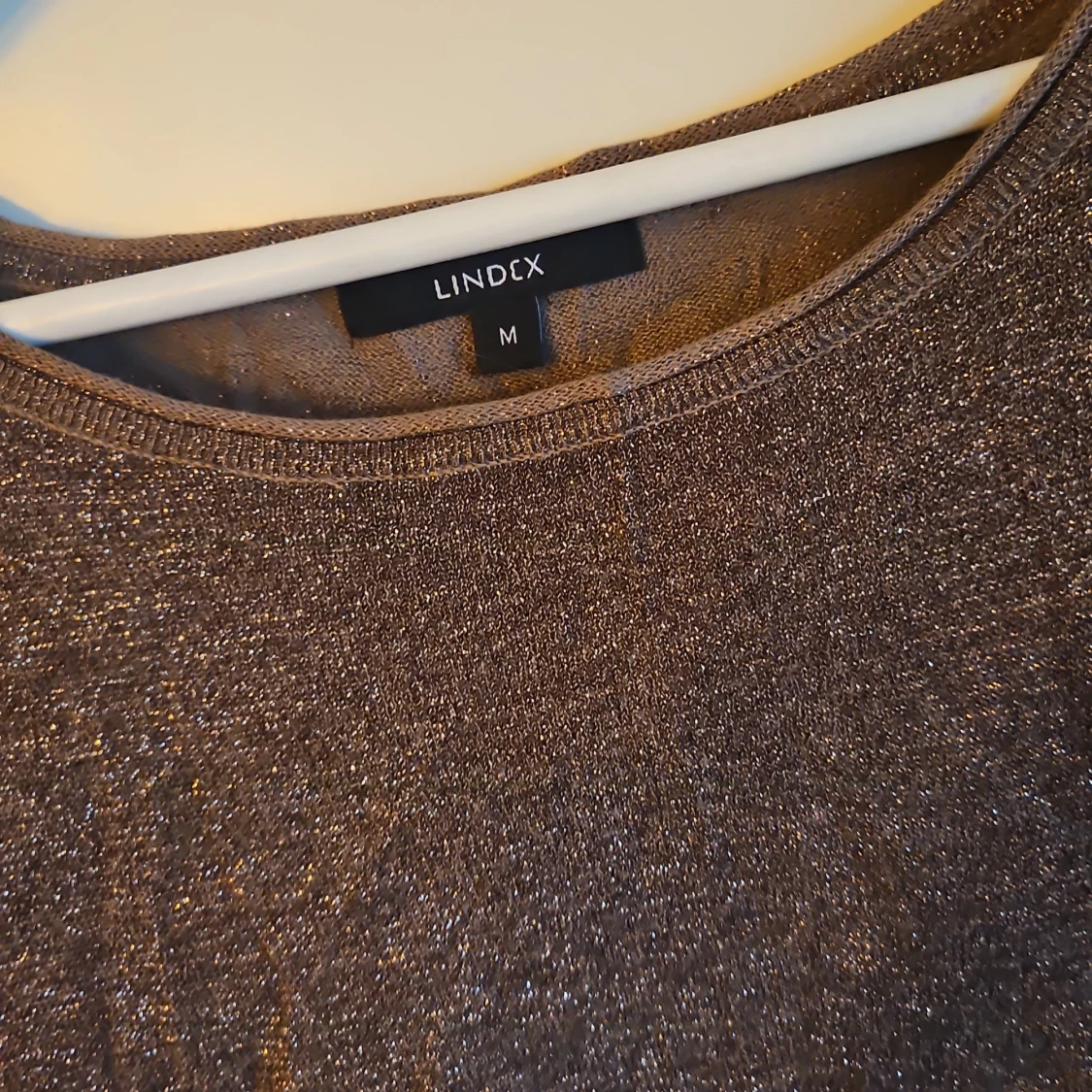 Glittrig tröja från Lindex - 1