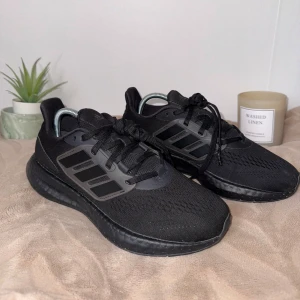 Adidas Pureboost 22 Core Black - Adidas Pureboost 22 Core Black  Size: 36 2/3 Condition: Very good ”like new”  All defects are Always shown in the pictures if there are any!! Questions? Feel free to ask!  Checkout my account for more shoes, you might find a gem you size‼️