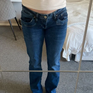 LTB jeans  - Superfina LTB jeans, aldrig använda köpta här på plick. Tyvvär förstora för mig så därför de inte kommit till användning, annars superfint skick!!! 