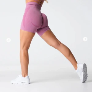 NVGTN Pastel Pink Contour Seamless Shorts - Säljer dessa NVGTN Pastel Pink Contour Seamless Shorts, köpta från hemsidan men tyvärr i fel storlek. Endast testade. De är storlek S och passar S kanske liten M men sitter åt på M. Nypris 425kr